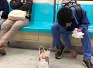 國中弟捷運上「表情痛苦」下秒狂吐! 周圍乘客「這樣關懷」網好感動:台灣好暖♡