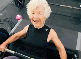 主頁 勵志 阿嬤都在重訓!74歲勇嬤「2年甩肉30公斤」 狂操健身器材網跪:偶像!