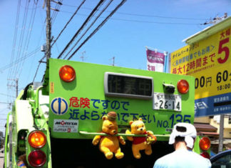 日本街頭垃圾車上「為何掛娃娃」? 清潔人員回答秒中淚點:原來台灣也看得到~