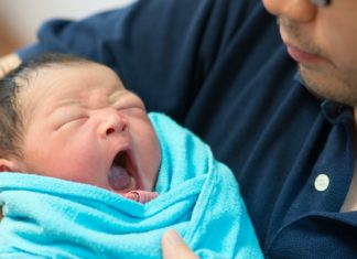 半歲男嬰高燒失救 若38.5℃以上、反覆燒至39℃應即求醫