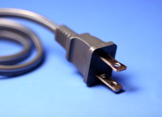 插頭上為什麼有小洞? 專業回答「分成3種」眾人驚:原來這麼重要