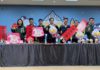 陳3歲上身!陳其邁玩瘋「超人力霸王」提燈 這天起全民排隊領